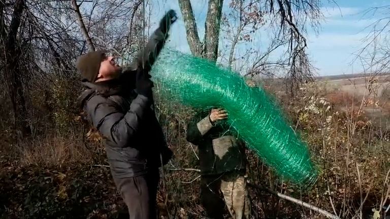 Jako moucha do pavučiny. Francouzské sítě na mořské ďasy teď loví ruské drony